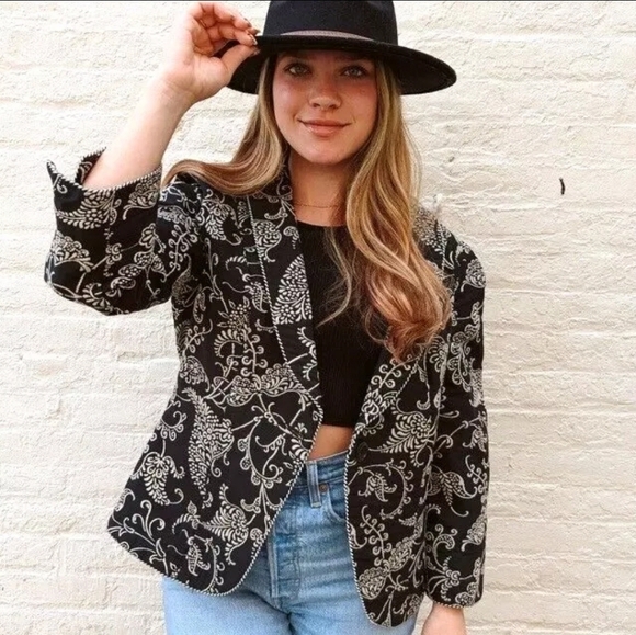 CAbi Eliza Tapestry Brocade Embroidered Black and Cream Jacket Blazer Size 2 EUC - Picture 16 of 16